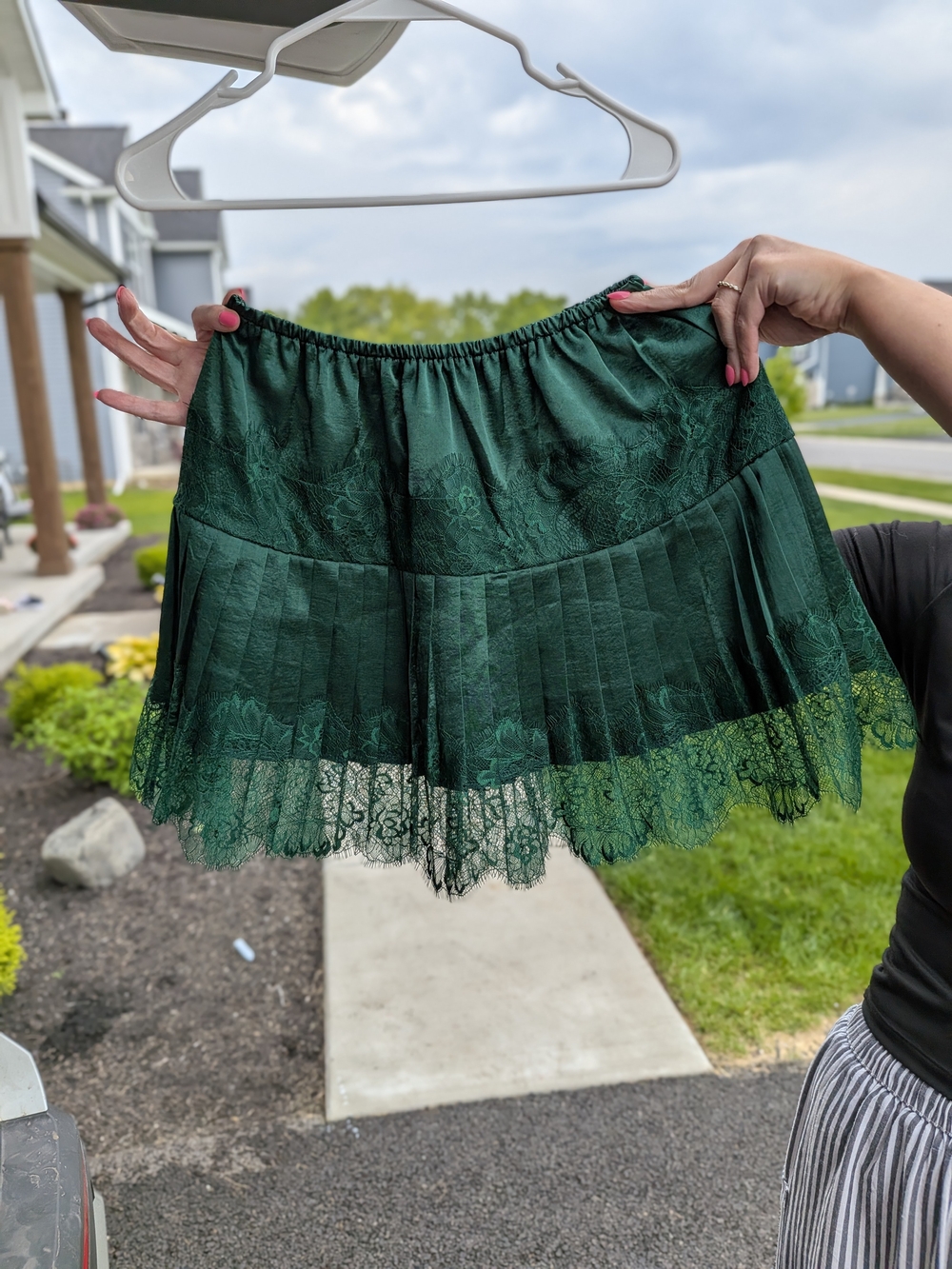 Dark Green Lace Trim Pleated Women's Skirt